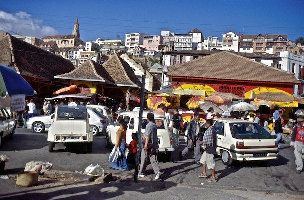 By Rom, Madagascar, Voyage