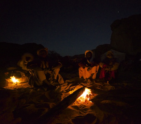 La nuit, les hommes du Tibesti se réunissent pour compter les étoiles !